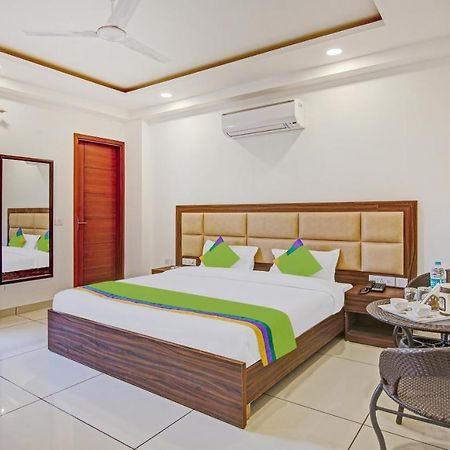 Treebo Aviraj Inn Noida Esterno foto