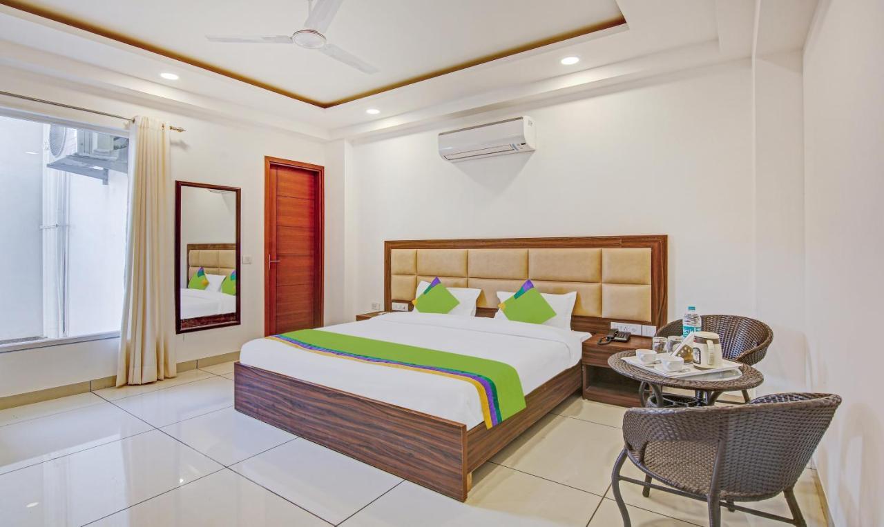 Treebo Aviraj Inn Noida Esterno foto