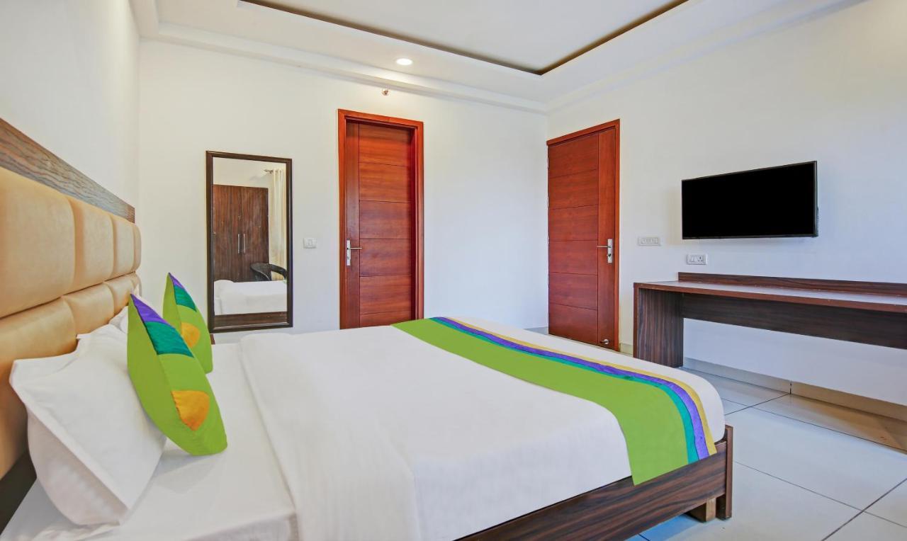 Treebo Aviraj Inn Noida Esterno foto
