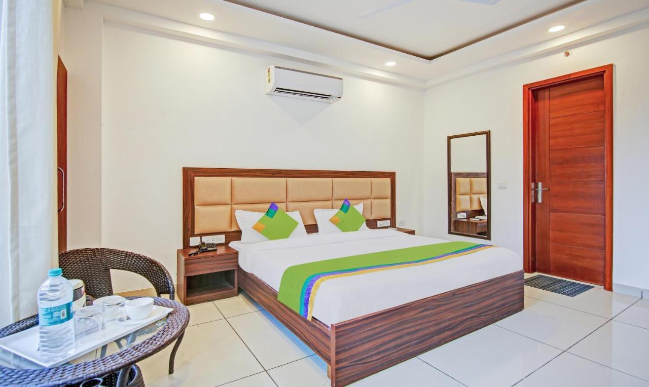 Treebo Aviraj Inn Noida Esterno foto