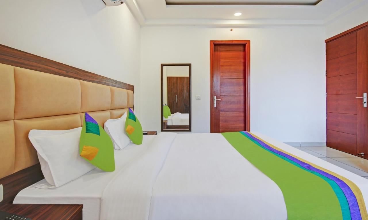 Treebo Aviraj Inn Noida Esterno foto