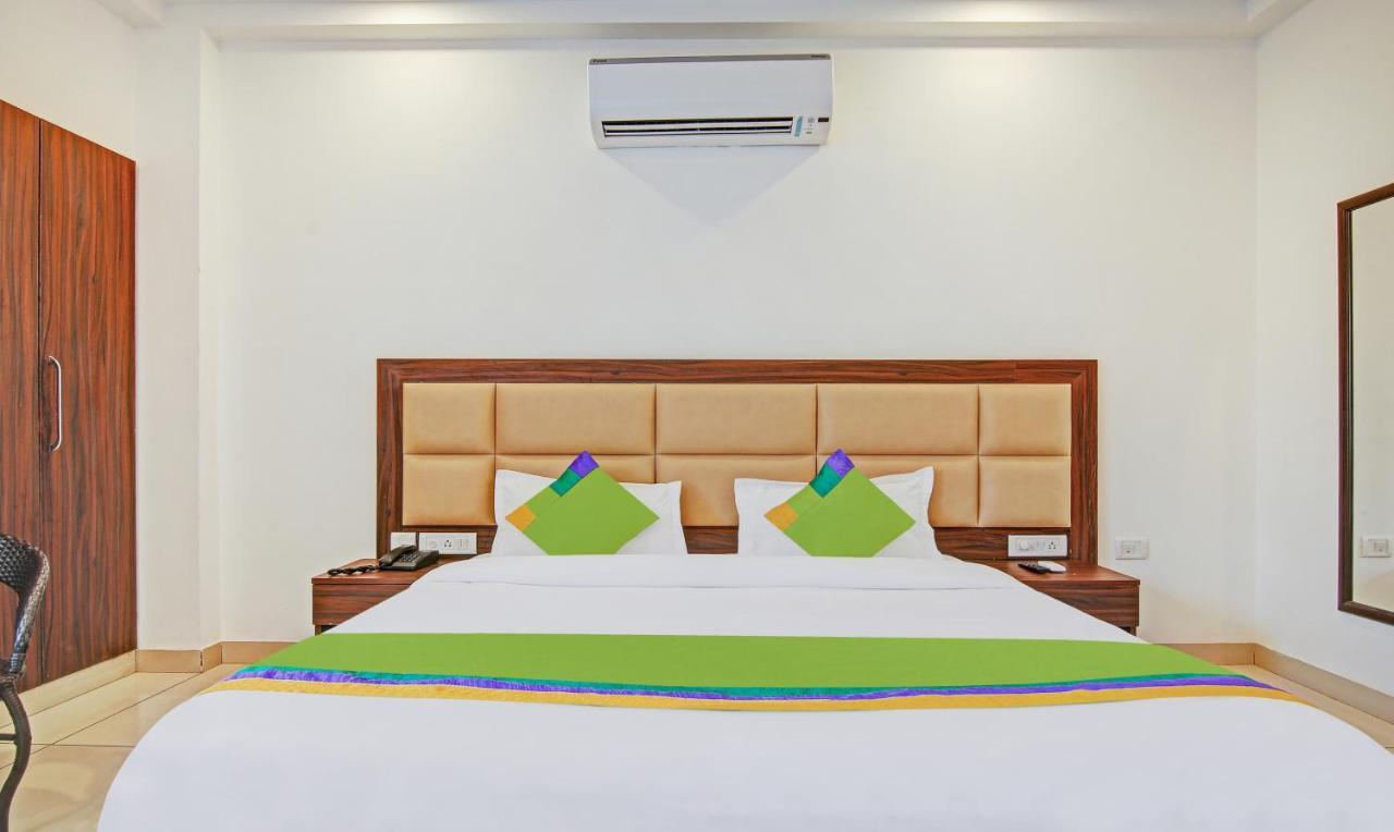 Treebo Aviraj Inn Noida Esterno foto