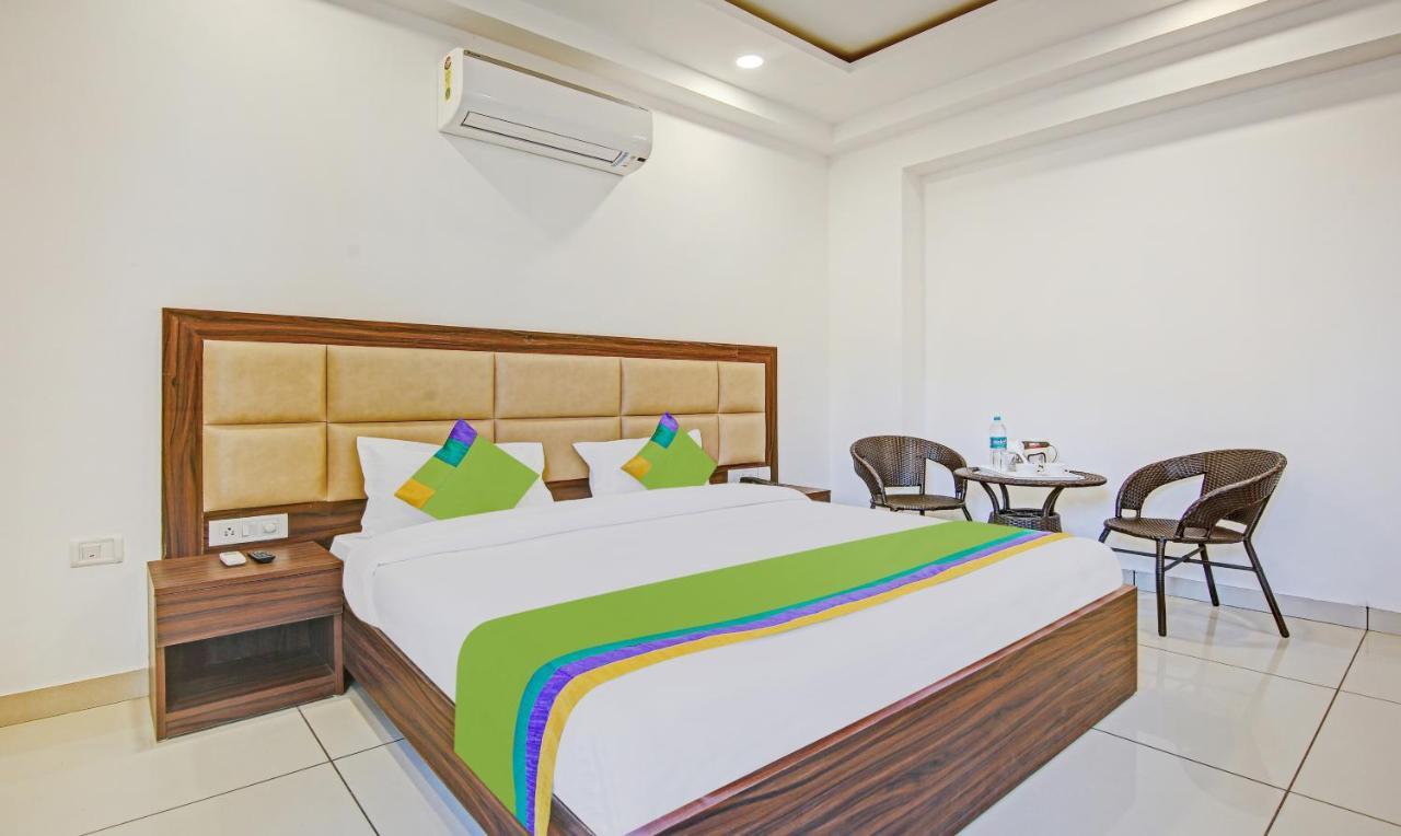 Treebo Aviraj Inn Noida Esterno foto
