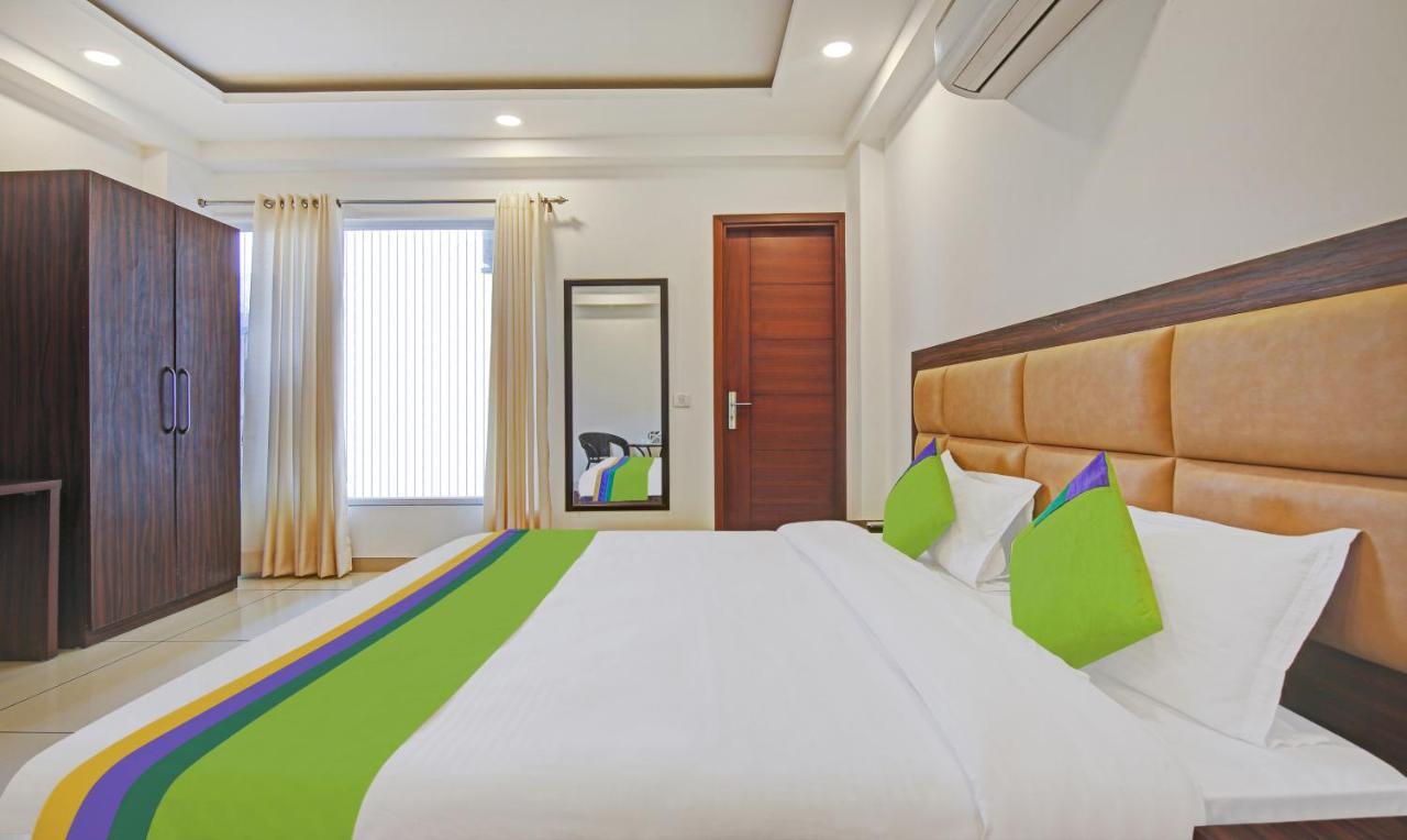 Treebo Aviraj Inn Noida Esterno foto